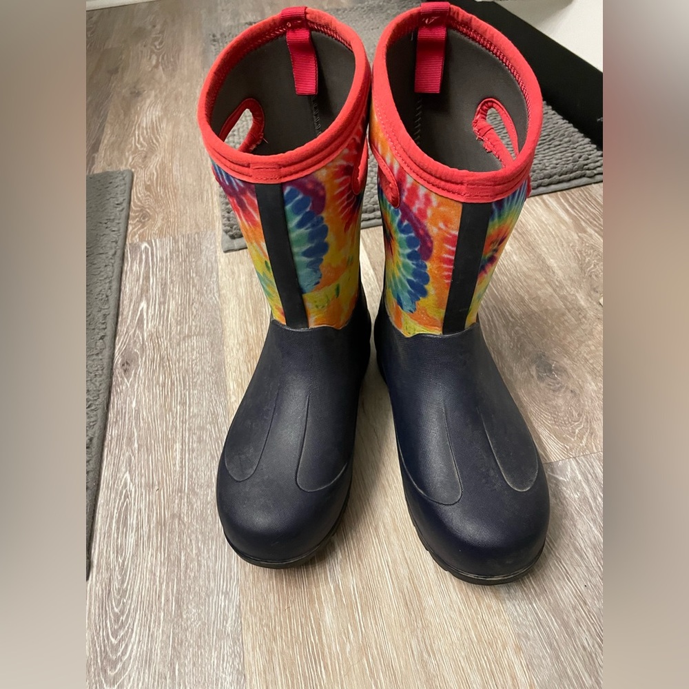 Youth Size 6 Bogs Boots
